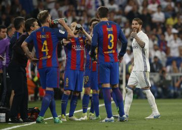 L’última enganxada de Ramos i Piqué L’última enganxada de Ramos i Piqué