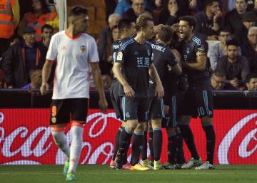 La Real Sociedad vence a un Valencia de dos caras La Real Sociedad vence a un Valencia de dos caras