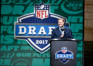 El comisionado de la NFL, Roger Goodell, durante la presentación del Draft 20177