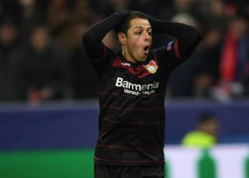 Chicharito y el Bayer Leverkusen pierden la brújula Chicharito y el Bayer Leverkusen pierden la brújula