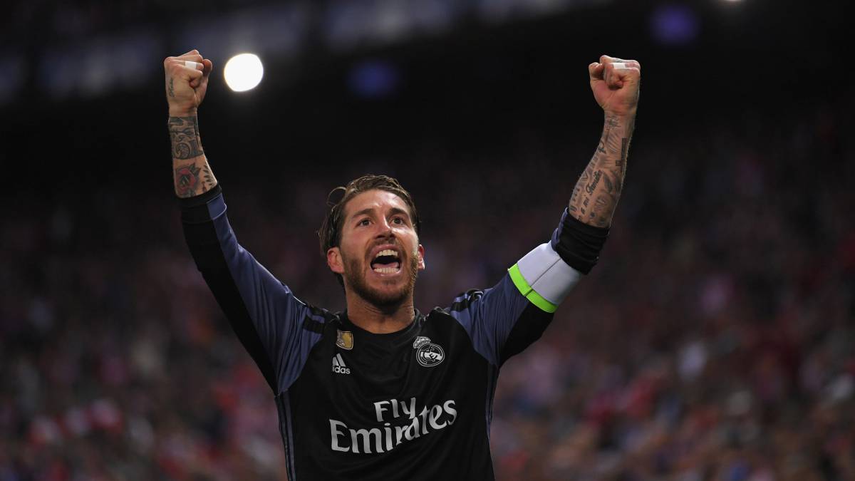 Sergio Ramos celebra el gol de Isco.