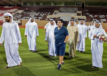 Maradona firma como técnico de Emiratos y los hoteleros confían en su tirón turístico Maradona firma como técnico de Emiratos y los hoteleros confían en su tirón turístico