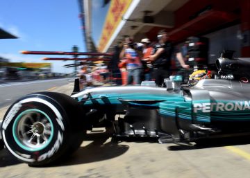 Mercedes marca el paso en Montmeló Mercedes marca el paso en Montmeló