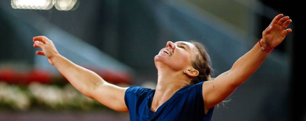 Halep celebra su triunfo ante Mladenovic.