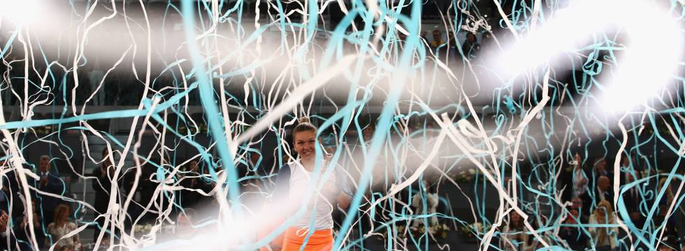 Halep celebra el título en la Caja Mágica de Madrid.