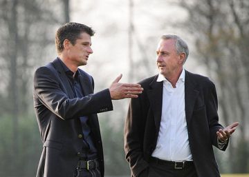 Cruyff passa la pilota