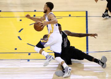Los Warriors apalean a los Spurs (136-100) Los Warriors apalean a los Spurs (136-100)