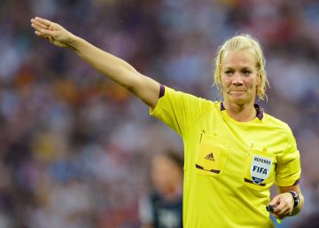 Policial alemã será a primeira árbitra da história da Bundesliga Policial alemã será a primeira árbitra da história da Bundesliga
