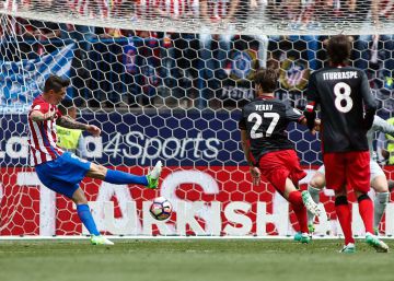 El Atlético despide el Calderón con victoria; Villarreal y Real clasificados para la Europa League El Atlético despide el Calderón con victoria; Villarreal y Real clasificados para la Europa League