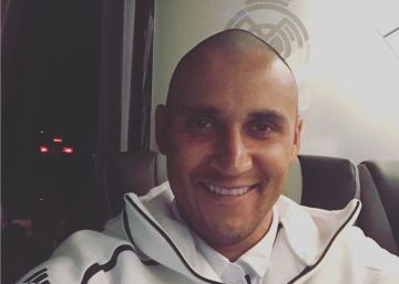 Keylor Navas raspa a cabeça em homenagem a crianças com câncer Keylor Navas raspa a cabeça em homenagem a crianças com câncer