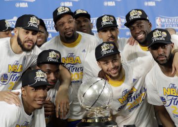Los Warriors fulminan a los Spurs y se plantan en la final con un 12-0 en los ‘playoffs’ Los Warriors fulminan a los Spurs y se plantan en la final con un 12-0 en los ‘playoffs’