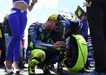 Valentino Rossi sufre un accidente cuando hacía motocross Valentino Rossi sufre un accidente cuando hacía motocross