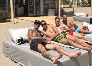 Theo Hernández planta a Francia y se va a la playa a Málaga