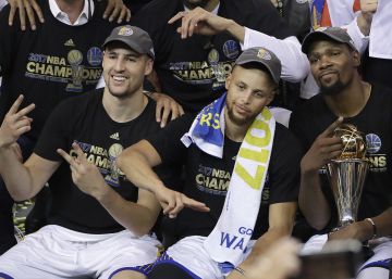Golden State Warriors fazem história e conquistam o quinto título da NBA Golden State Warriors fazem história e conquistam o quinto título da NBA