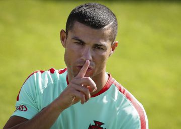 Cristiano Ronaldo quiere abandonar el Real Madrid, según ‘A Bola’ Cristiano Ronaldo quiere abandonar el Real Madrid, según ‘A Bola’