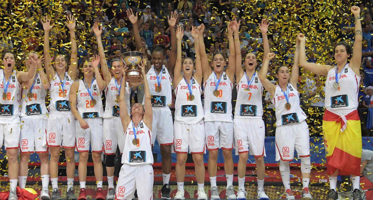 Las jugadoras españolas celebran la conquista del Eurobasket