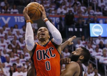 Russell Westbrook, o rei do triplo duplo, MVP da temporada na NBA Russell Westbrook, o rei do triplo duplo, MVP da temporada na NBA