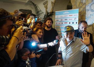 Maradona revoluciona Nápoles, 30 años después Maradona revoluciona Nápoles, 30 años después