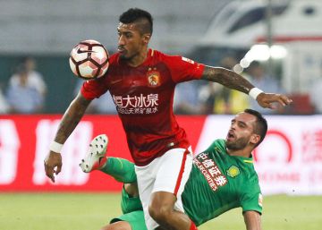 Paulinho, futbolista a la fuerza