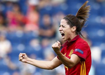 España exhibe su estilo y vence a Portugal en su estreno España exhibe su estilo y vence a Portugal en su estreno