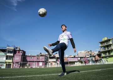 Ezequiel Dos Santos, el último hijo del ‘potrero’
argentino Ezequiel Dos Santos, el último hijo del ‘potrero’
argentino