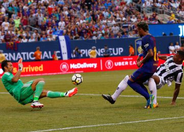Neymar también la lía en el campo Neymar también la lía en el campo