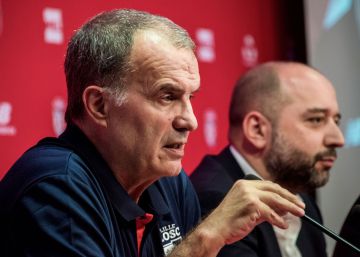Marcelo Bielsa motiva a sus jugadores cantando tango Marcelo Bielsa motiva a sus jugadores cantando tango