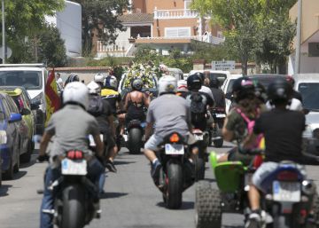 Una multitud de motos despide a Ángel Nieto en su funeral en Ibiza Una multitud de motos despide a Ángel Nieto en su funeral en Ibiza