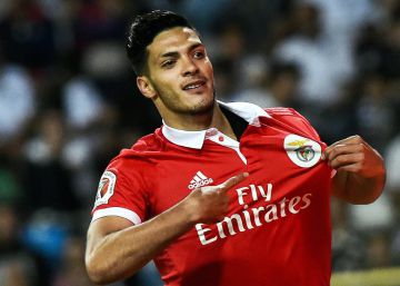 Raúl Jiménez, goleador y rey con el Benfica Raúl Jiménez, goleador y rey con el Benfica