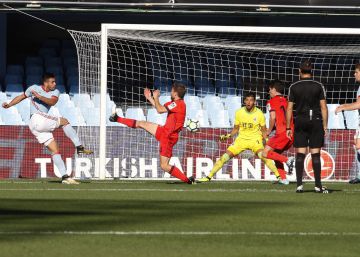 La Real Sociedad remonta a un Celta con grietas atrás La Real Sociedad remonta a un Celta con grietas atrás