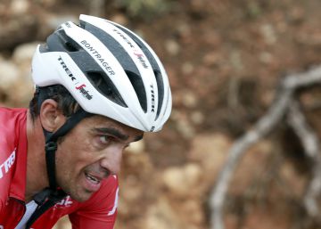 Alberto Contador ataca y recorta 42 segundos a Froome, que sufrió una caída