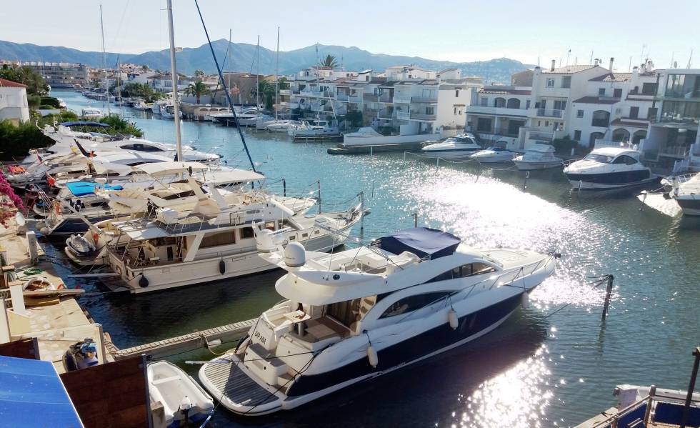Vista del canal desde el Hotel Port Salins. Ampuriabrava