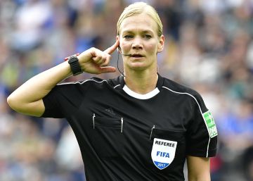 Bibiana Steinhaus hace historia en la Bundesliga Bibiana Steinhaus hace historia en la Bundesliga