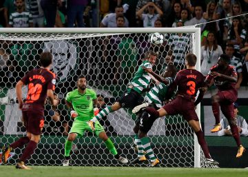 Un Barça amb sort derrota l’Sporting