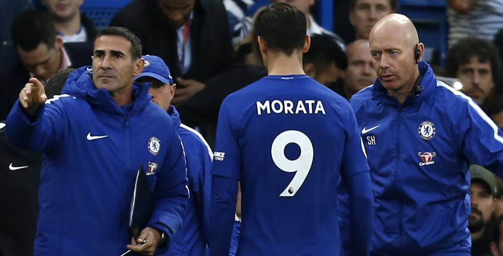 Morata se retira lesionado.