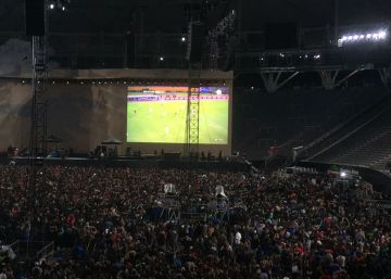 U2 espera a que juegue Messi para iniciar su concierto en Argentina U2 espera a que juegue Messi para iniciar su concierto en Argentina