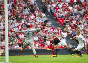 Un saque de banda libera al Athletic ante el Sevilla Un saque de banda libera al Athletic ante el Sevilla