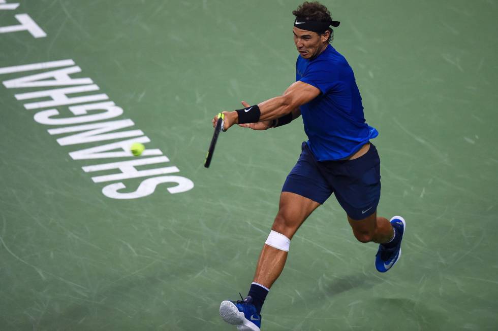 Nadal, durante la final, con un vendaje en la rodilla derecha.