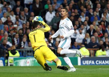Dos porteros al rescate en el Bernabéu Dos porteros al rescate en el Bernabéu