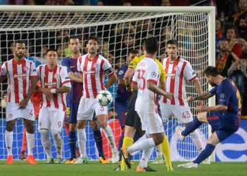 El bostezo centenario de Messi en la victoria del Barcelona ante el Olympiacos El bostezo centenario de Messi en la victoria del Barcelona ante el Olympiacos