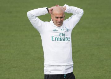 Zidane: “Es una vergüenza que digan que Benzema está sobrevalorado” Zidane: “Es una vergüenza que digan que Benzema está sobrevalorado”