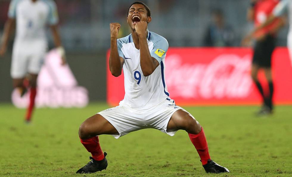 Brewster celebra uno de sus goles a Brasil.