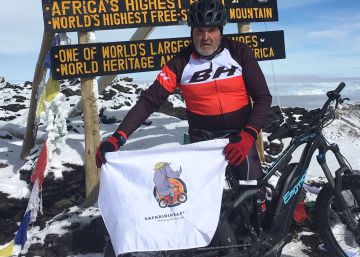 Una bici en la cima del Kilimanjaro