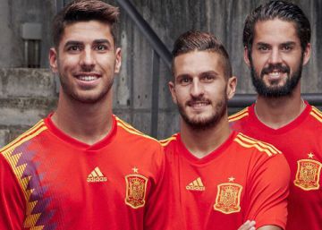 Espanya discuteix els colors de la samarreta i en suspèn la presentació