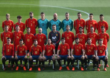 Presentació exprés de la polèmica samarreta de la selecció