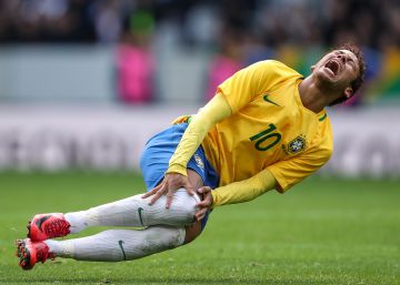 Neymar : “Todo el mundo inventa historias sobre mí”