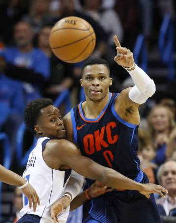 James Harden, 40 puntos para ganar en dos prórrogas antes de lesionarse