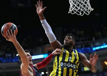 Al Baskonia se le hace largo el partido en Estambul