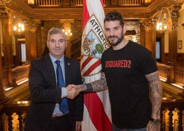 El Athletic da un paso adelante en el caso Kepa renovando a Herrerín