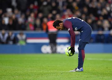 Vuelve la guerra de los penaltis en el PSG: Neymar se enfada tras ser pitado por la afición